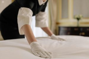 PERAN HOUSEKEEPING DALAM INDUSTRI PERHOTELAN