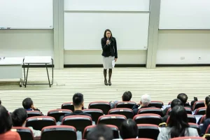 APA PENTINGNYA PUNYA SKILL PUBLIC SPEAKING DI ERA MODERN?